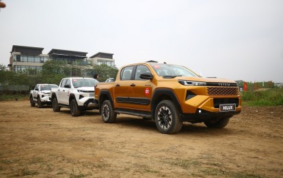 Bán tải Toyota Hilux được đại lý ưu đãi, bản Pro xuống còn 666 triệu đồng